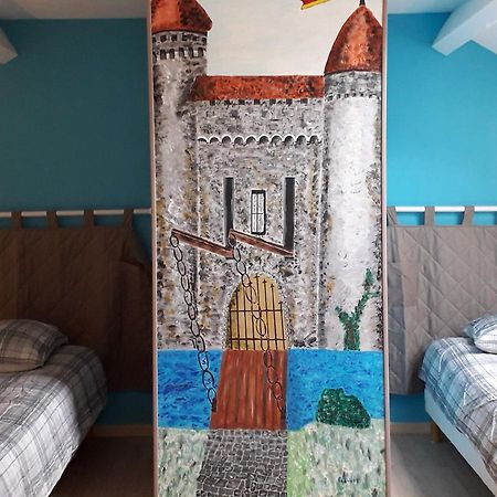 Gite Les Chevaliers Fous Сант-Мену Екстериор снимка